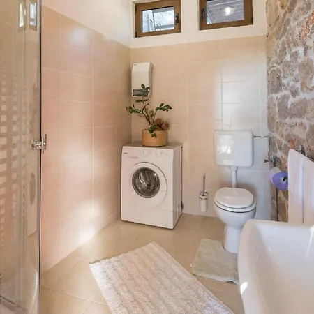 Tatil Evi Ferienhaus Fuer 5 Personen Und 1 Kind In Stankovic Bei Orebic, Dalmatien Sueddalmatien *
