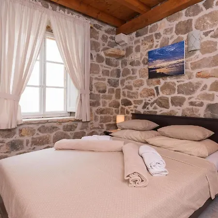 Ferienhaus Fuer 5 Personen Und 1 Kind In Stankovic Bei Orebic, Dalmatien Sueddalmatien Tatil Evi