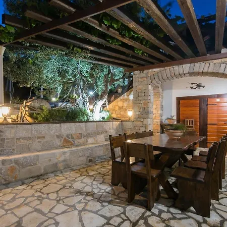 Ferienhaus Fuer 5 Personen Und 1 Kind In Stankovic Bei Orebic, Dalmatien Sueddalmatien Tatil Evi